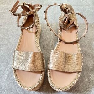 NEW NEVER WORN VALENTINO ROCKSTUD ESPADRILLES
